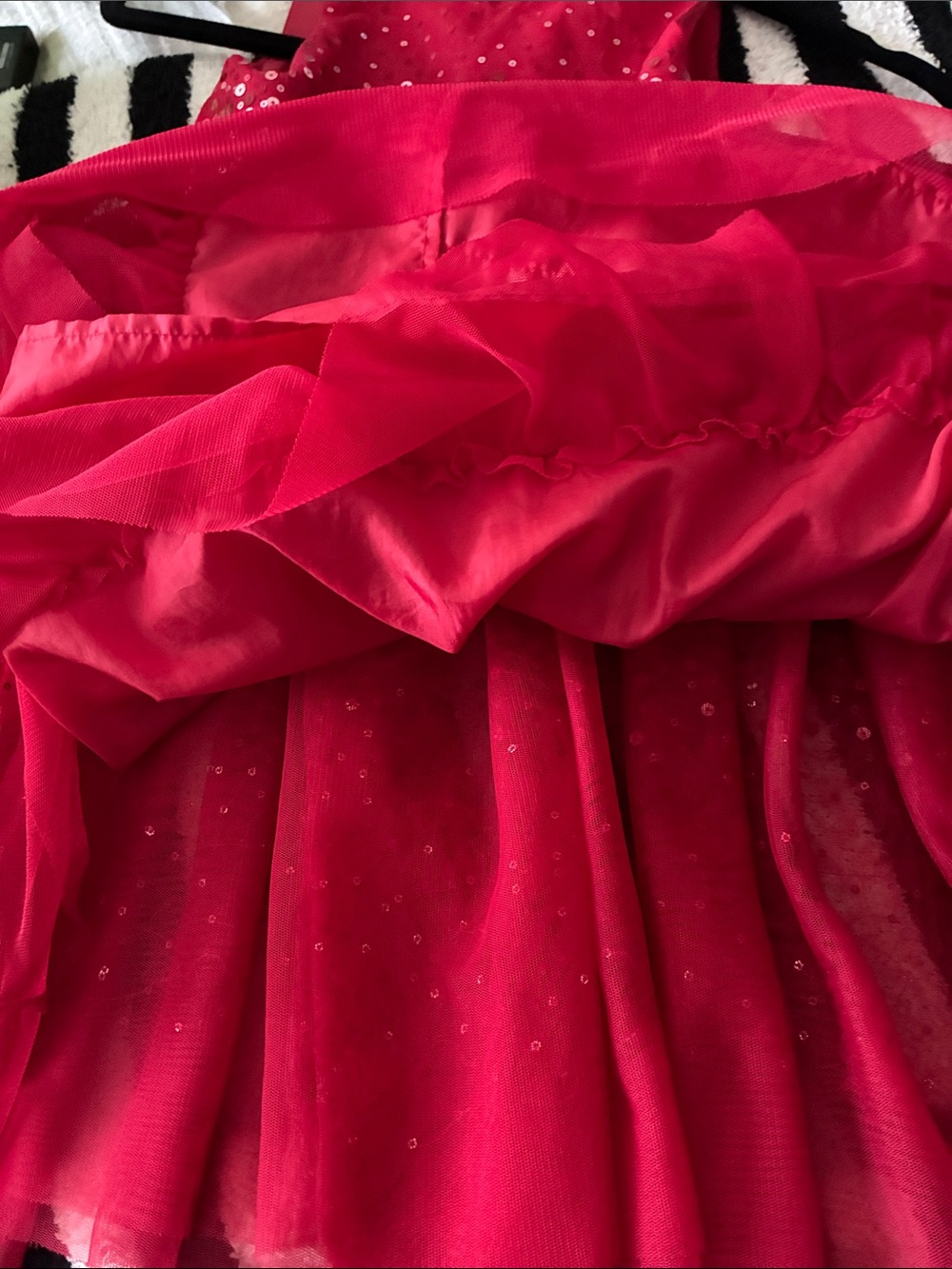 H&M Girl’s Deep Red Sleeveless Sequin Tulle Party Occasion Dress, size 4, 5 yrs - Picture 5 of 7